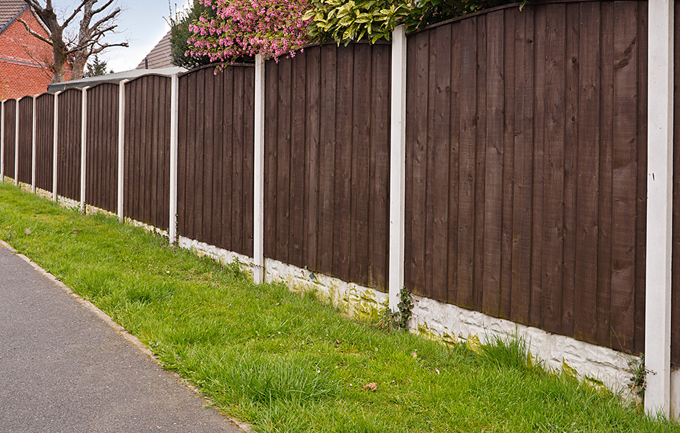 garden fencing repair in  South West London